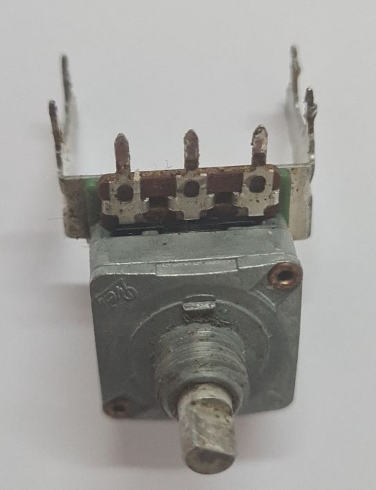Soundcraft 2400 square preh pots volume controls