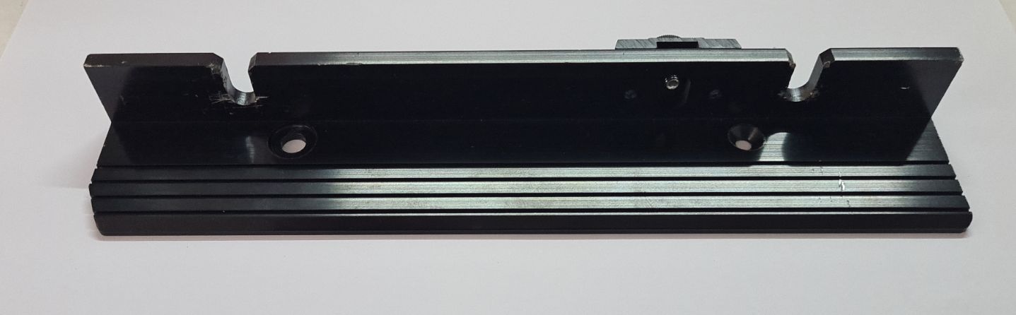 TASCAM MM-1 RACK EAR LEFT BUTTON AT BOTTOM