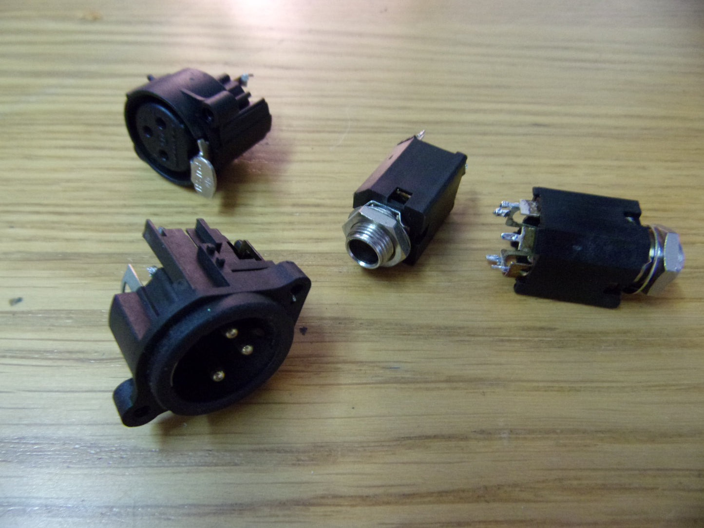 Soundcraft MH4 XLR AND 1/4 INCH JACK CONNECTORS XLR MALE