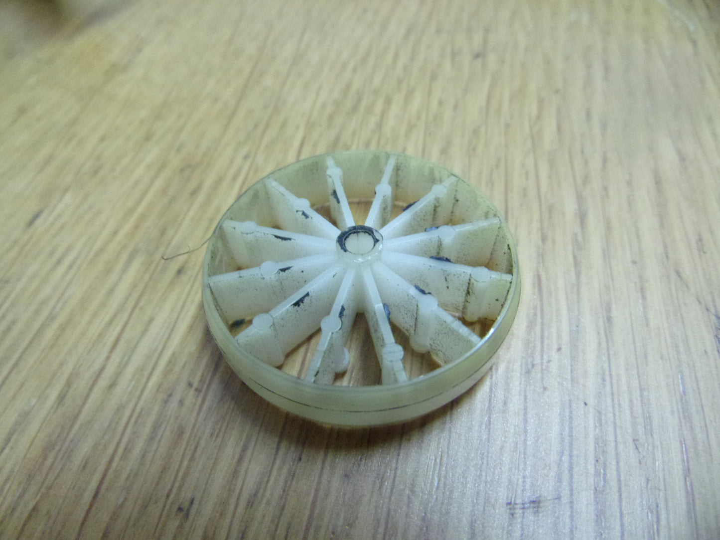 Fostex R8 plastic capstan pulley