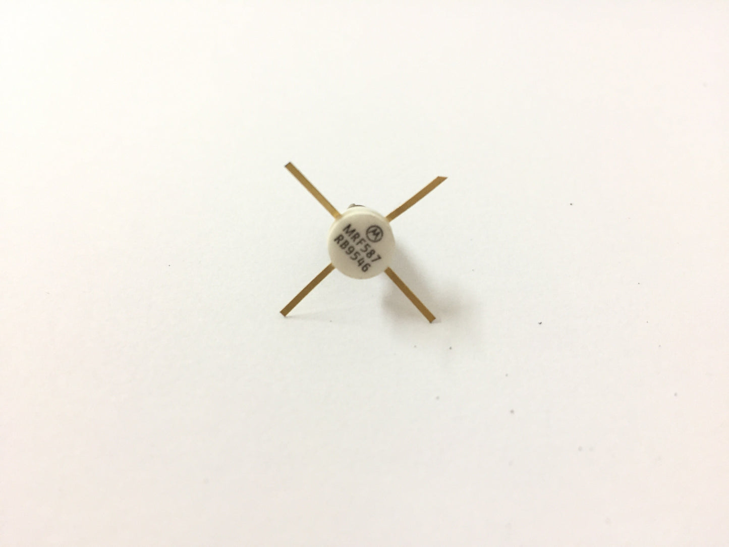 MRF587 NPN Silicon High Frequency Transistor