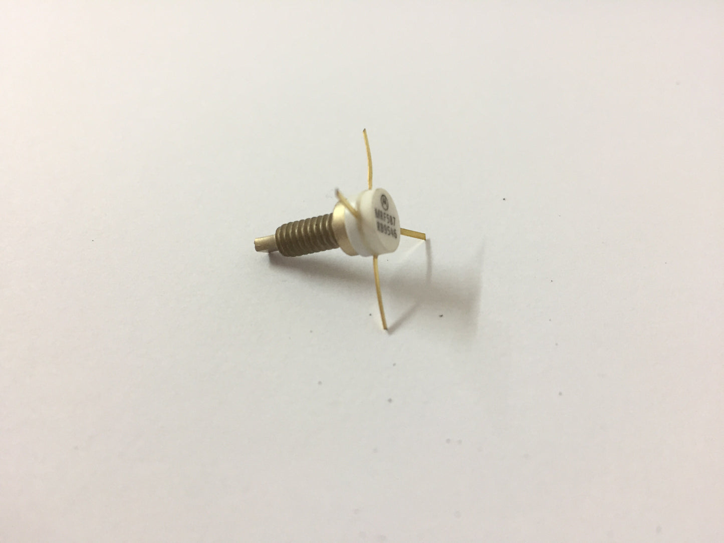 MRF587 NPN Silicon High Frequency Transistor