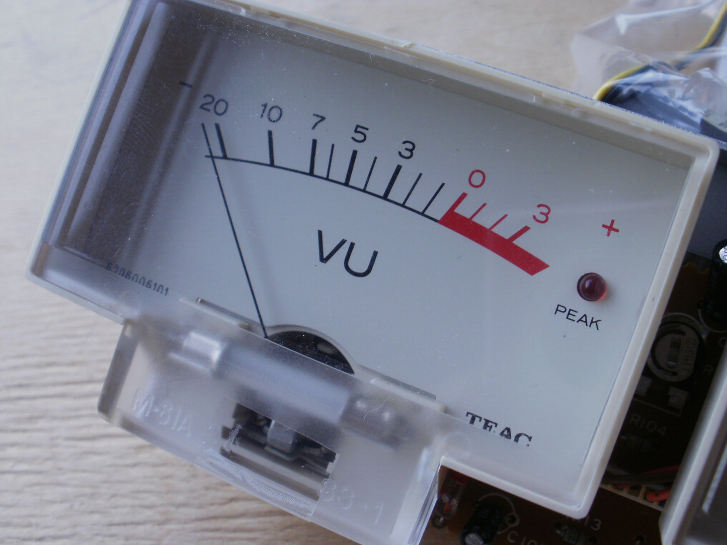 Tascam 112 246 520 MH-40 VU meter 5296006101 hole for LED only